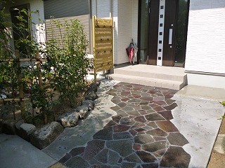 大阪　羽曳野市　Ｋ邸　庭のリフォーム （玄関前）