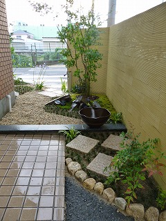 大阪　堺市中区　エステＷ様　店舗の玄関前の庭造り（和モダン ）