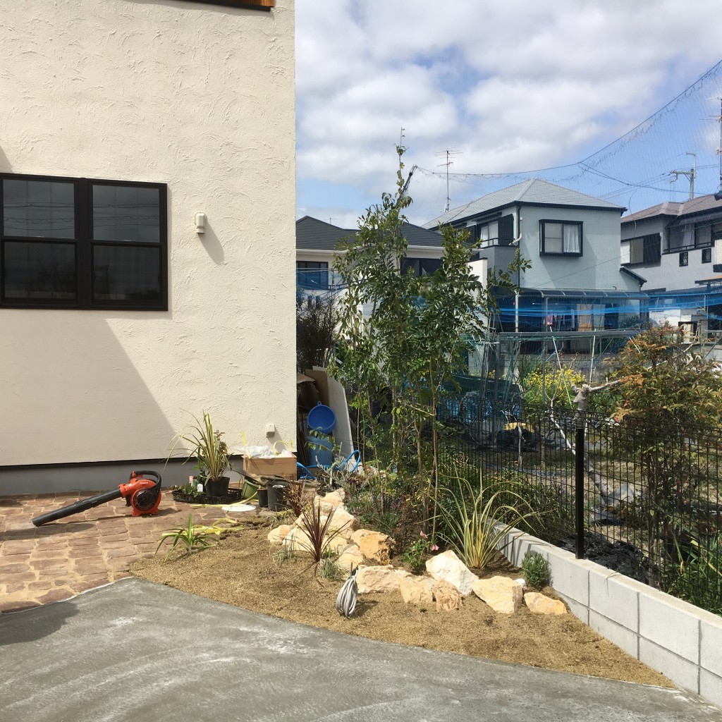 大阪　箕面市　庭造り、ロックガーデン、植栽工事
