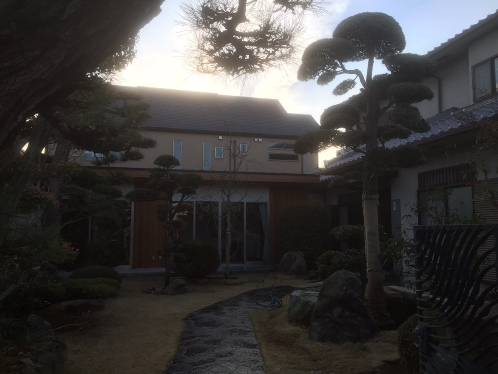 大阪　堺市東区　庭のリフォーム、庭石すえ直し、植栽工事、植木の移植