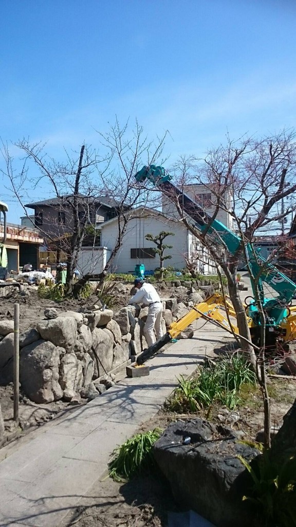 大阪　泉佐野市　くずれ石積み、庭石据え付け、和風の庭造り