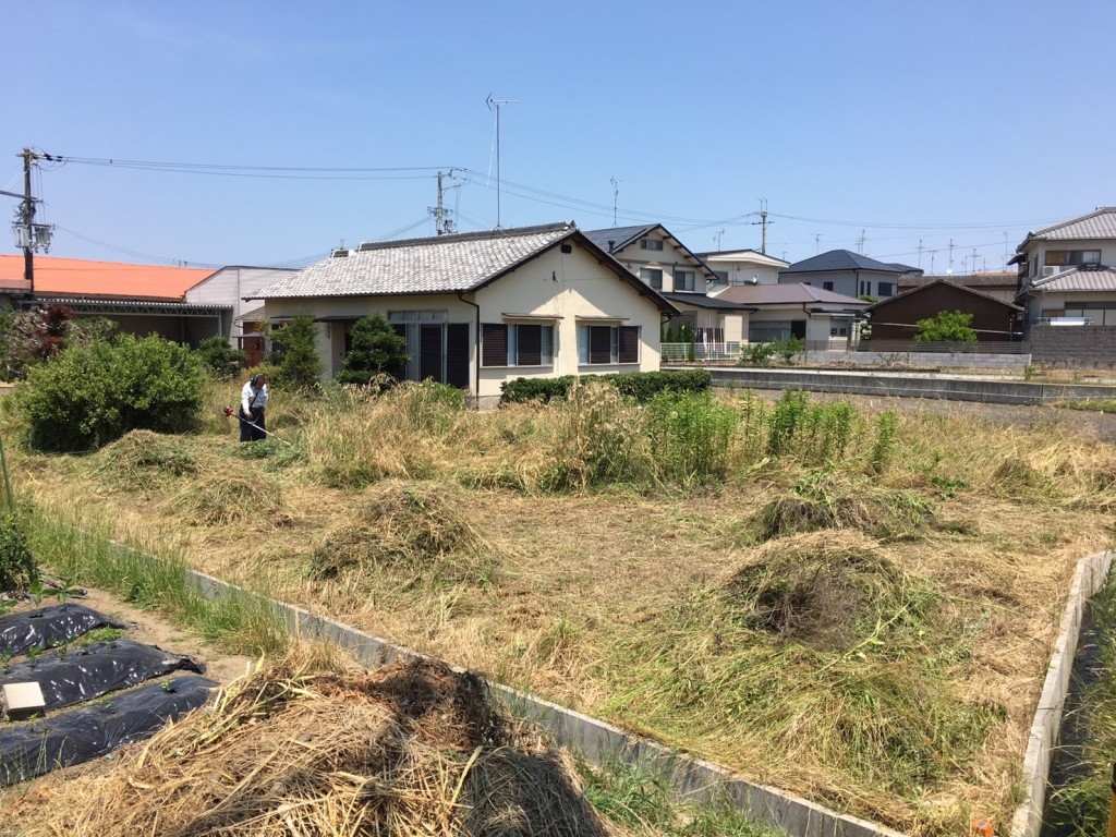 大阪　泉南郡熊取町　建築前の敷地の庭の整備、草刈