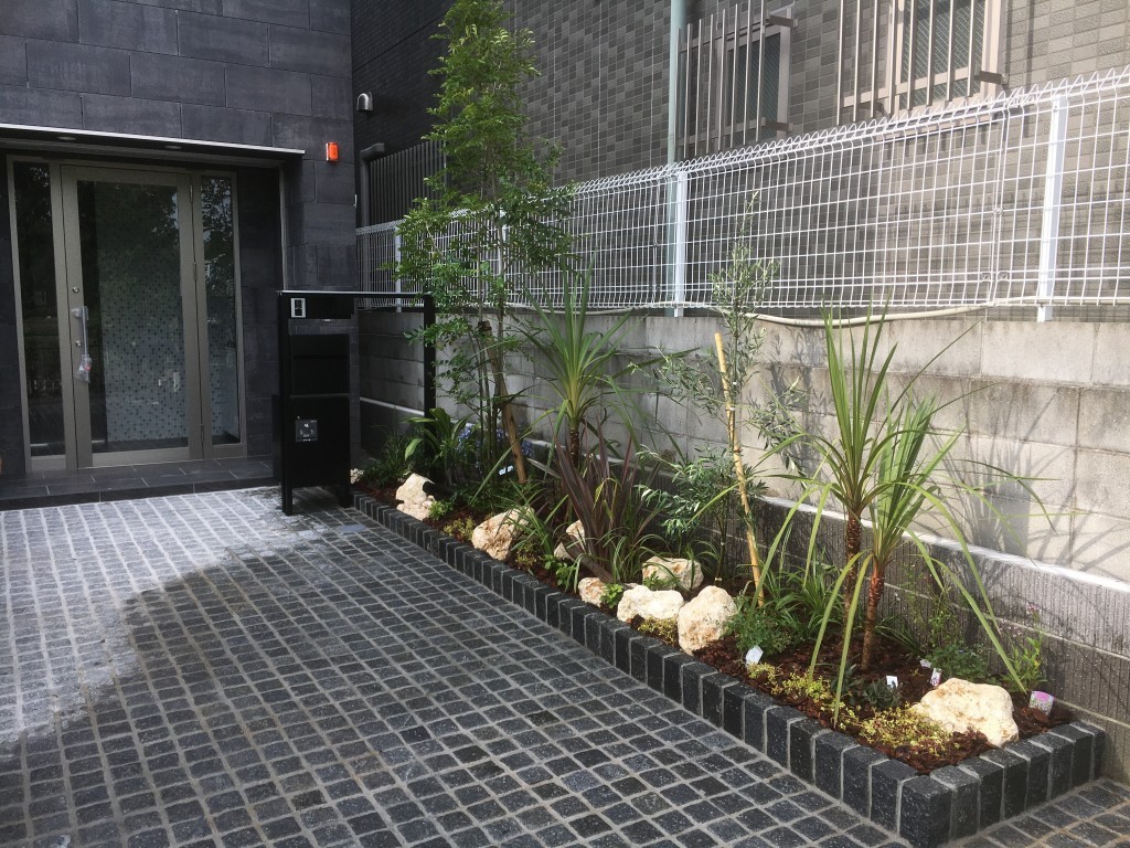 大阪　堺市中区東山　庭つくり、植栽工事、リゾート風ロックガーデン　完成