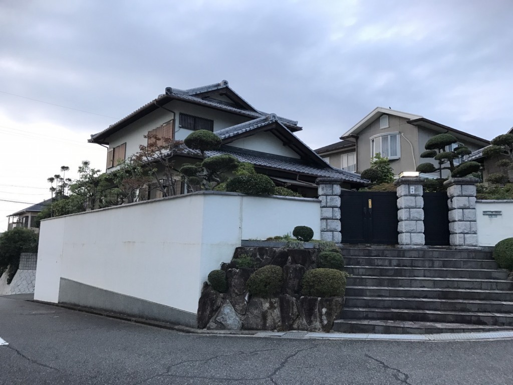 大阪　河内長野市美加の台　和風の庭、植木の剪定 ※７/２３完了