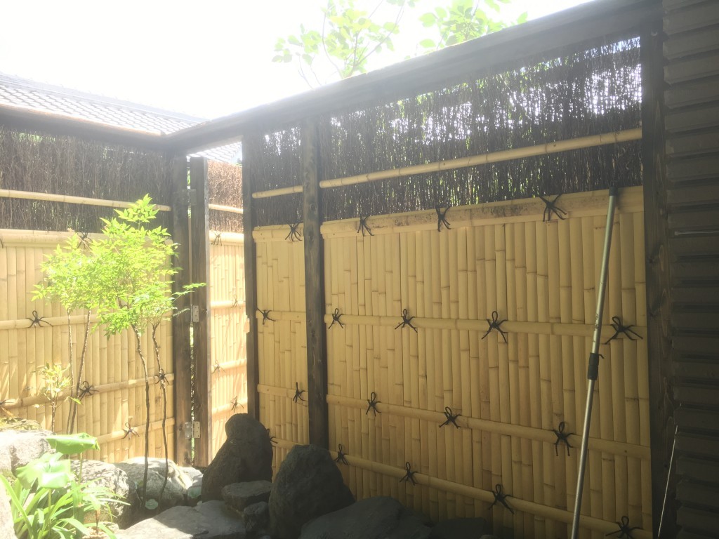 大阪　南河内郡千早　露天風呂・温泉の庭つくり、和風の庭のリフォーム、竹垣工事 　完成