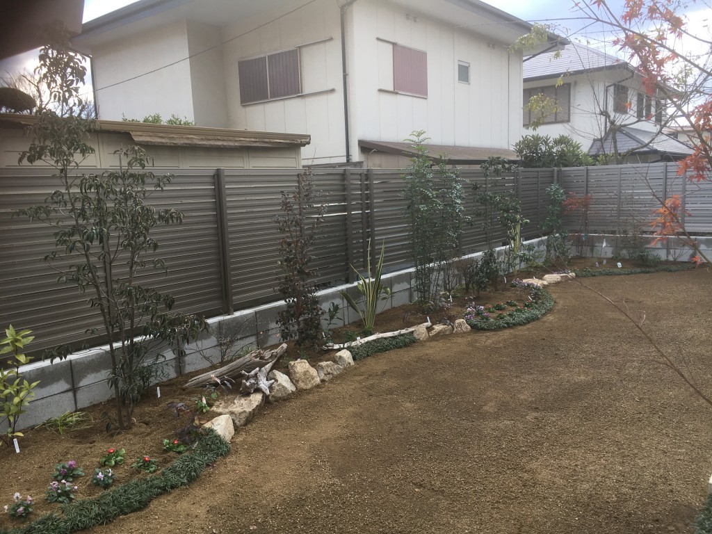 大阪　堺市槇塚台　Ｈ様　花、実、紅葉、四季を楽しめる庭、ナチュラルガーデンつくり