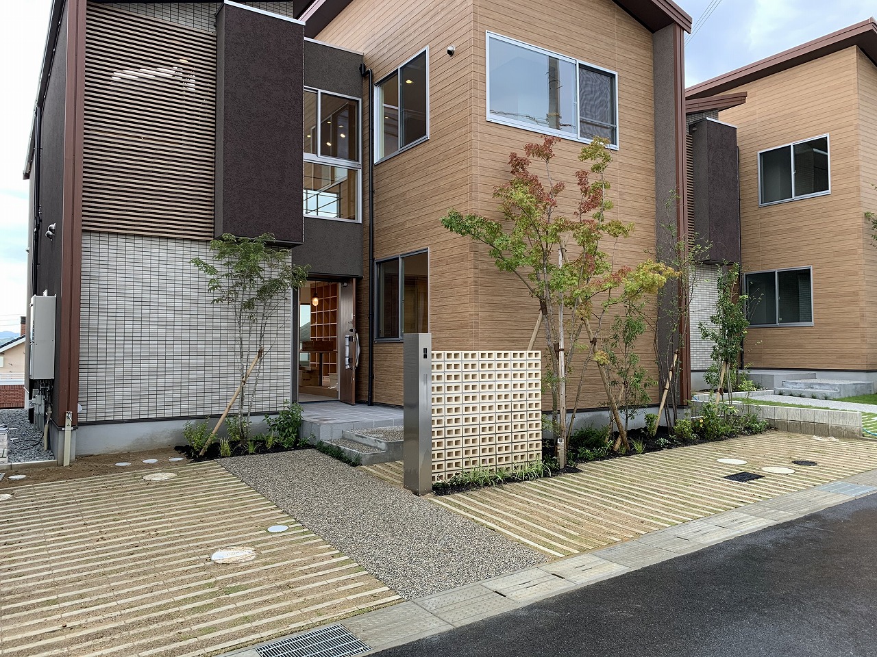 京都　木津川市　Ｕ様　建築と一体化した雑木の庭つくり