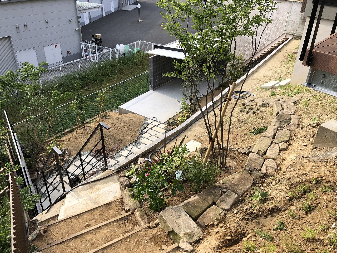 奈良　生駒市　Ｆ様　斜面を活かした雑木の庭つくり