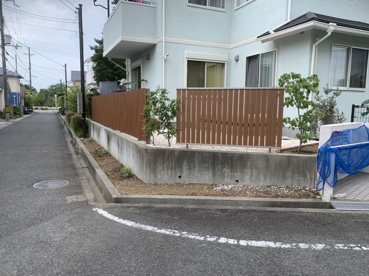 大阪　富田林市　M様　庭のリフォーム（ウッドデッキ、目隠しフェンス、ハナミズキ、フェイジョワ植栽）