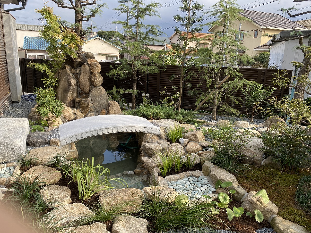 大阪　堺市上野芝　A様　和風の庭造り、滝石組・池つくり